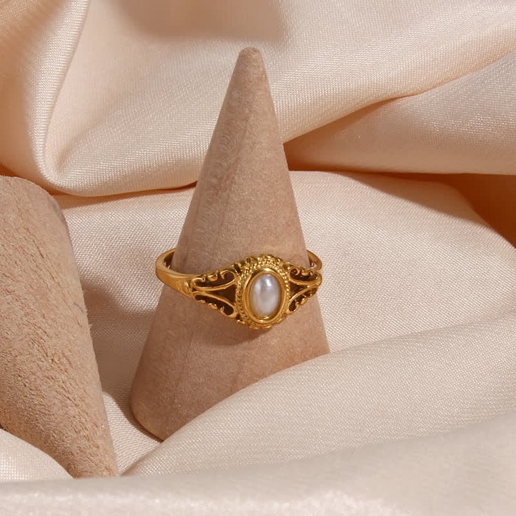 Delicate Natural Pearl Gold Flower Ring