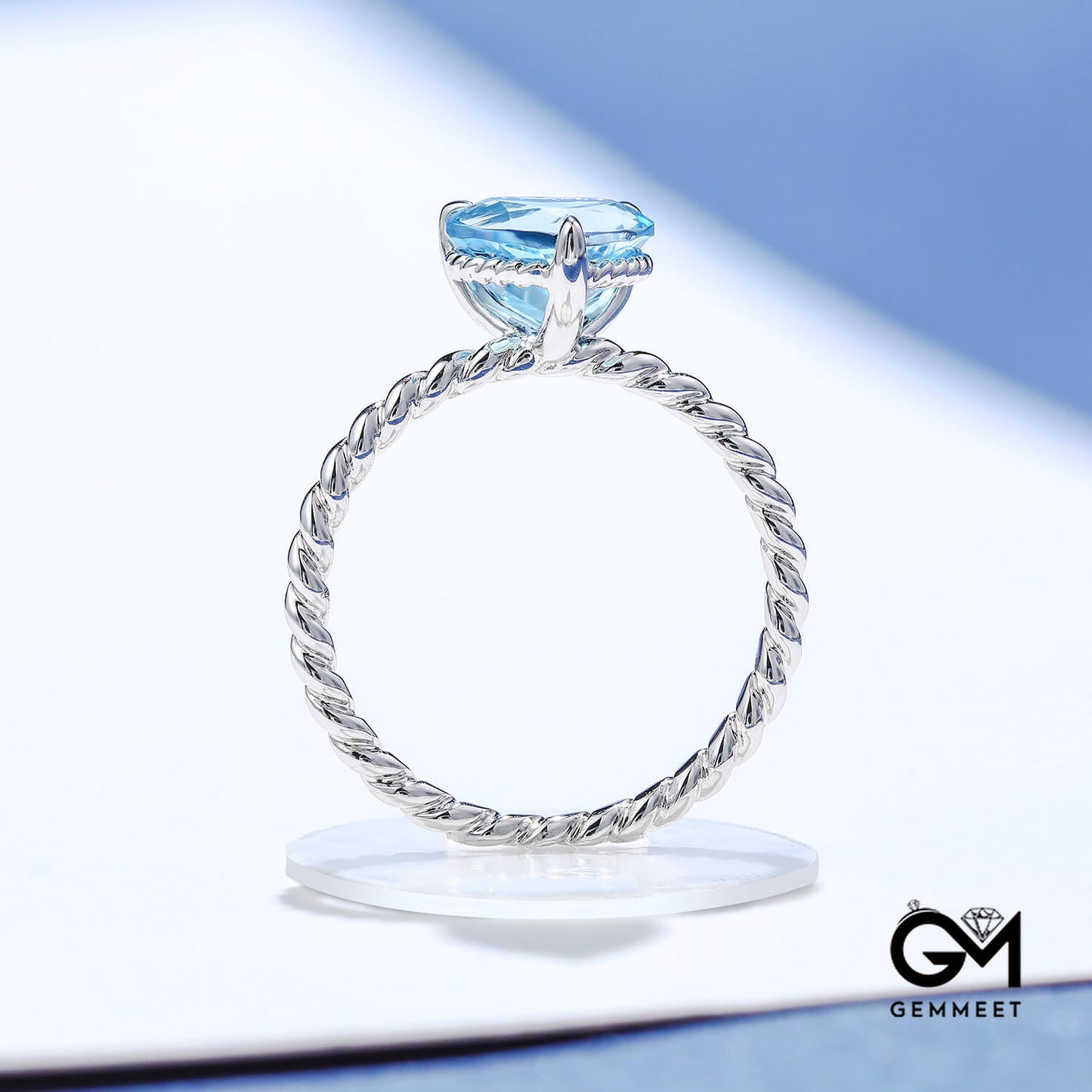 White Gold Heart-shaped Topaz Ring