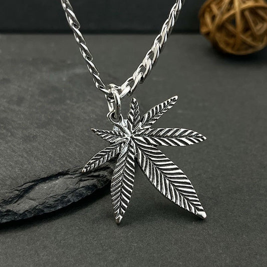 1pc Retro Men's Maple Leaf Stainless Steel Necklace