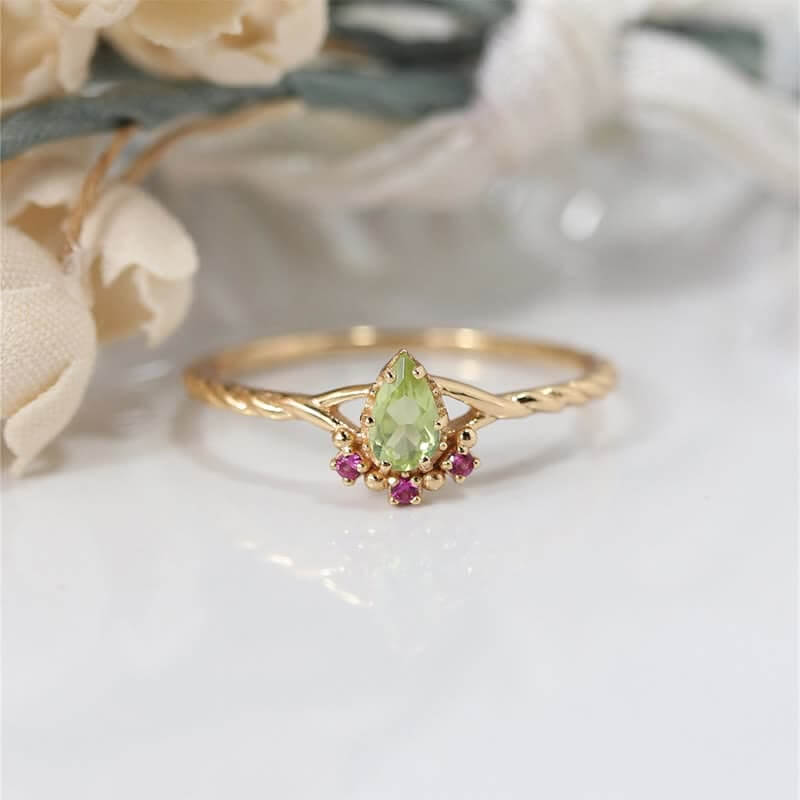 Women's 2Pcs Dainty Peridot Stacking Ring Set