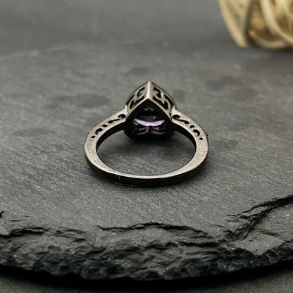 Retro Black Heart Amethyst Ring