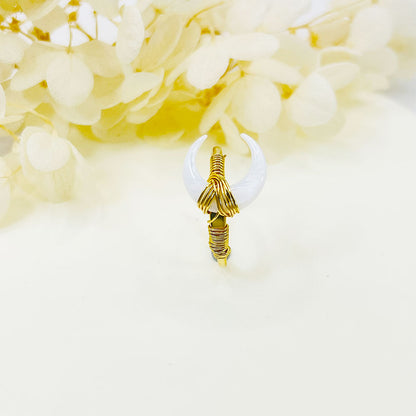 Temperament Pearl Crescent Adjustable Ring