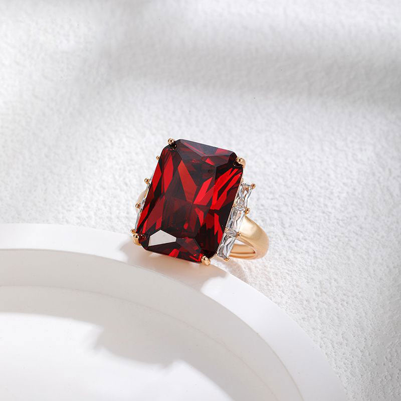 Women's Fashion Vintage Inlaid Zircon Ring