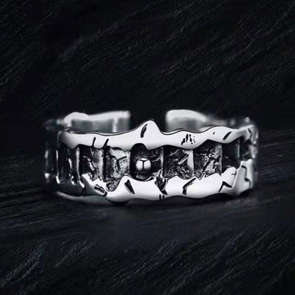 Retro Abyss Irregular Crack Band Ring