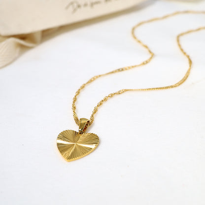 Radial Texture Heart Shape Disc Pendant Necklace