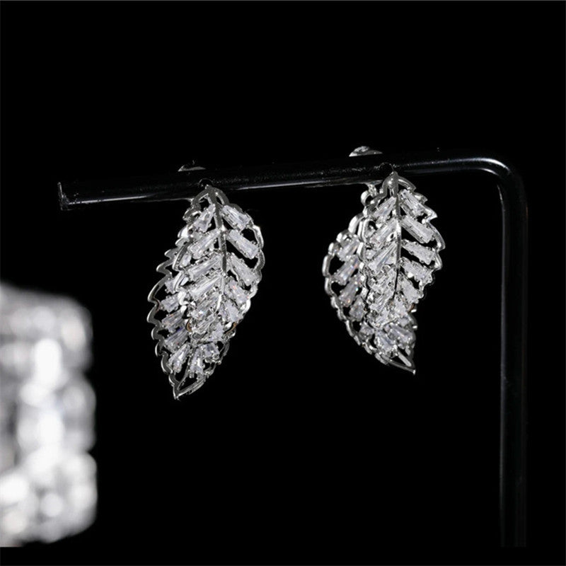 Zircon Leaf Temperament Sweet Earrings