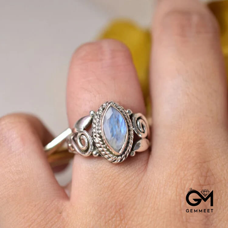 Beauty Rainbow Moonstone Vintage Ring