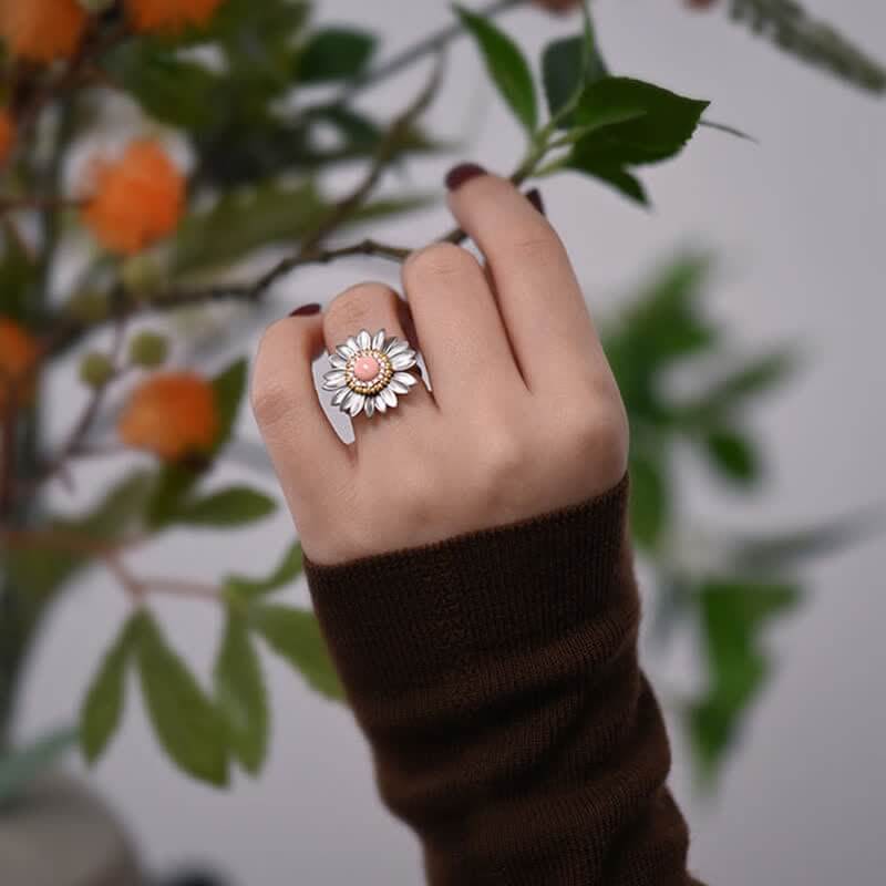 Women's Vintage Daisy Ring and Earrings