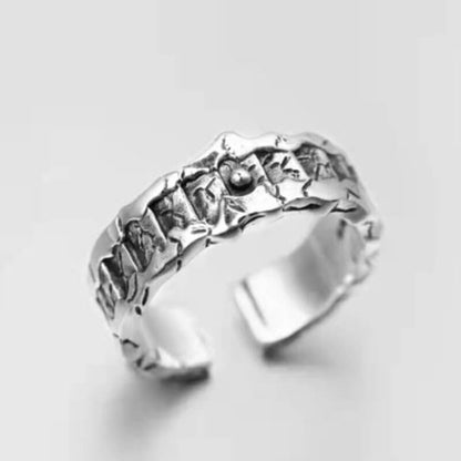 Retro Abyss Irregular Crack Band Ring