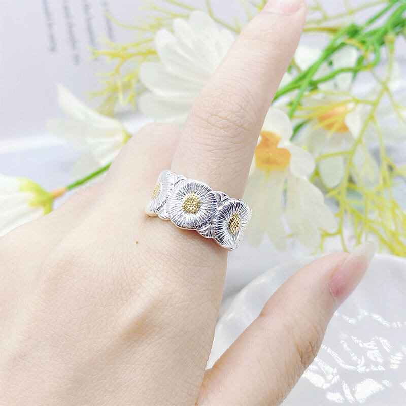 Handmade Brushed Platy Two-Tone Gold Daisy Ring