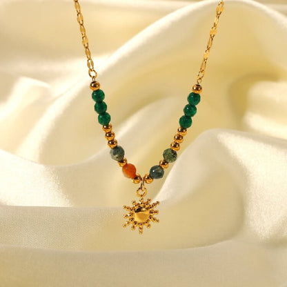 Emerald Labradorite Sun Stone Pendant Beaded Necklace