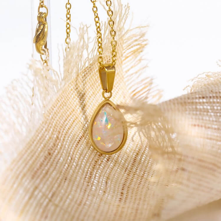 18k Natural Opal Drop Shape Pendant Necklace