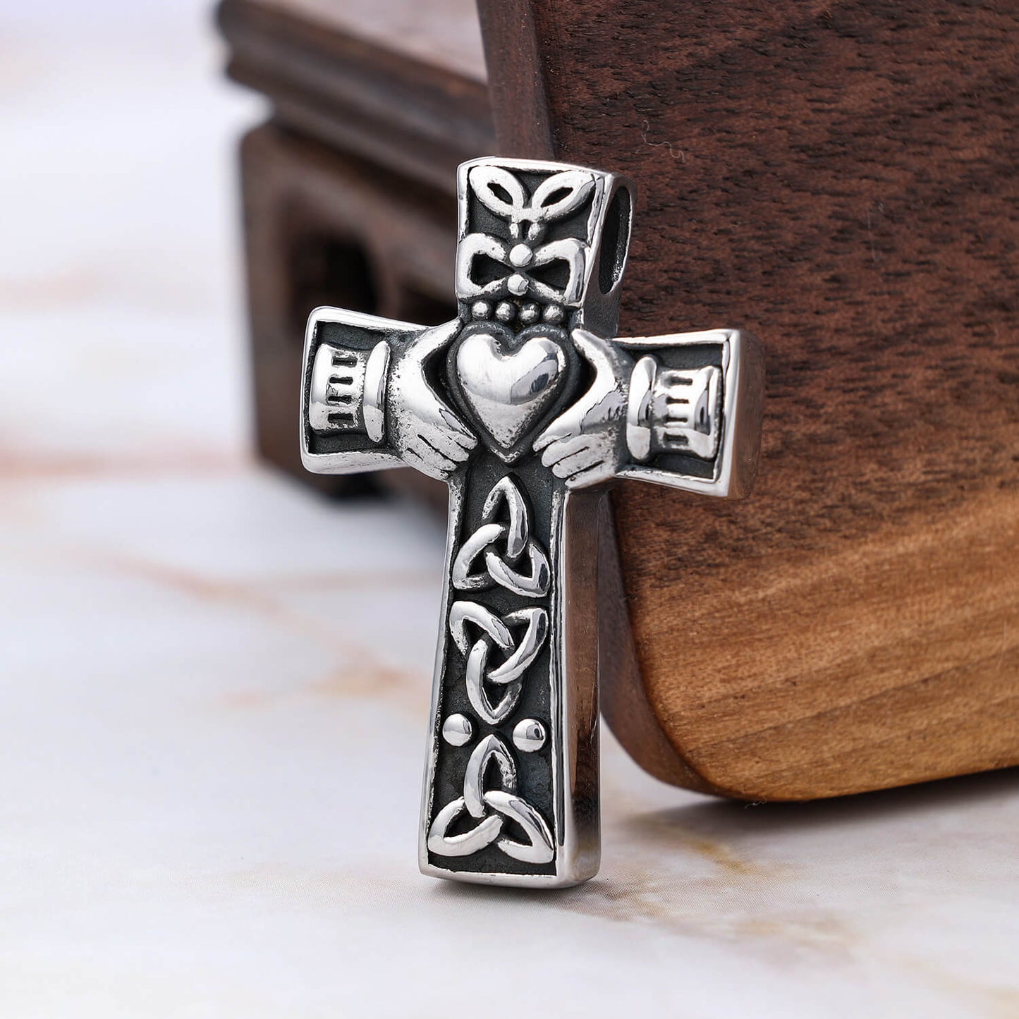 Vintage kink cross stainless steel pendant