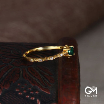 "Elegant Lover" - Emerald Exquisite Ring