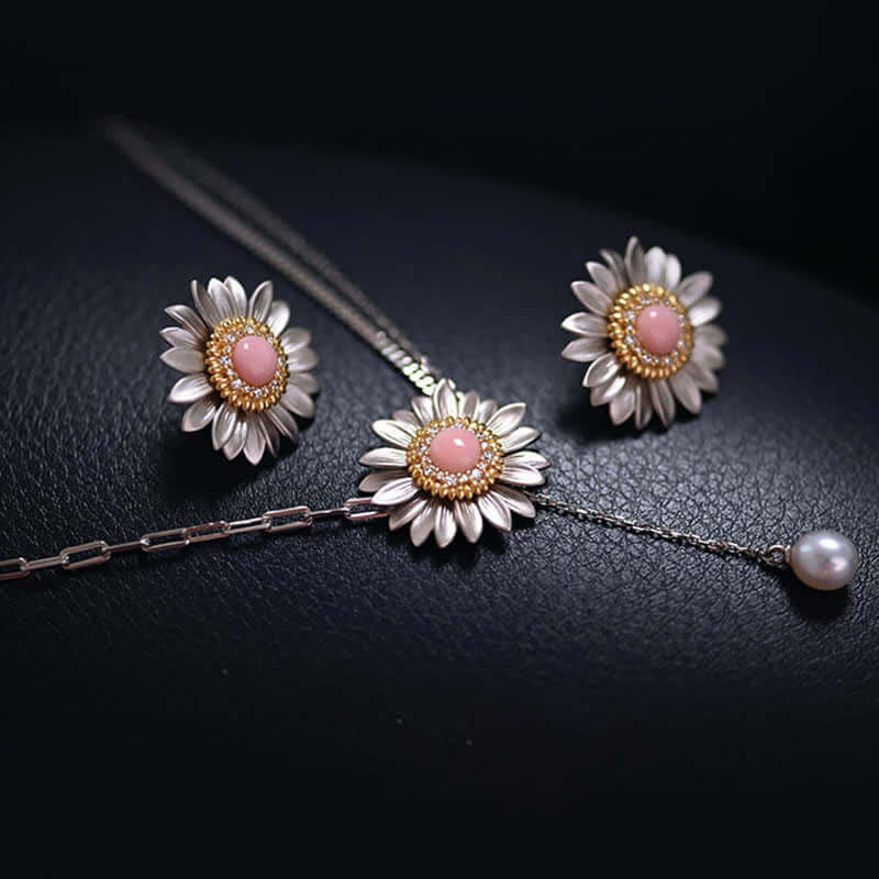 Women's Vintage Daisy Ring and Earrings