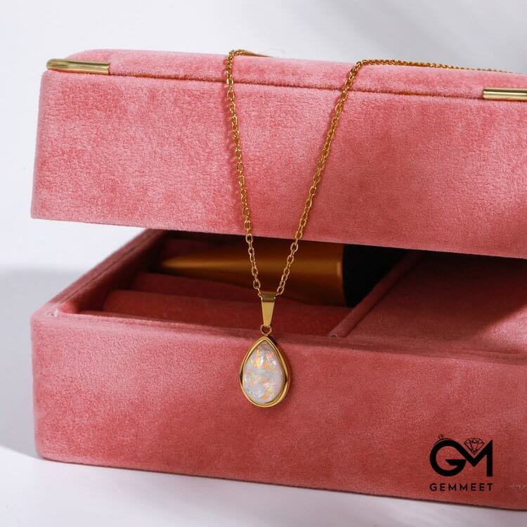 18k Opal Drop Shape Pendant Necklace