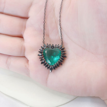 Heart-Shaped Green Zircon Inlaid Pendant Necklace