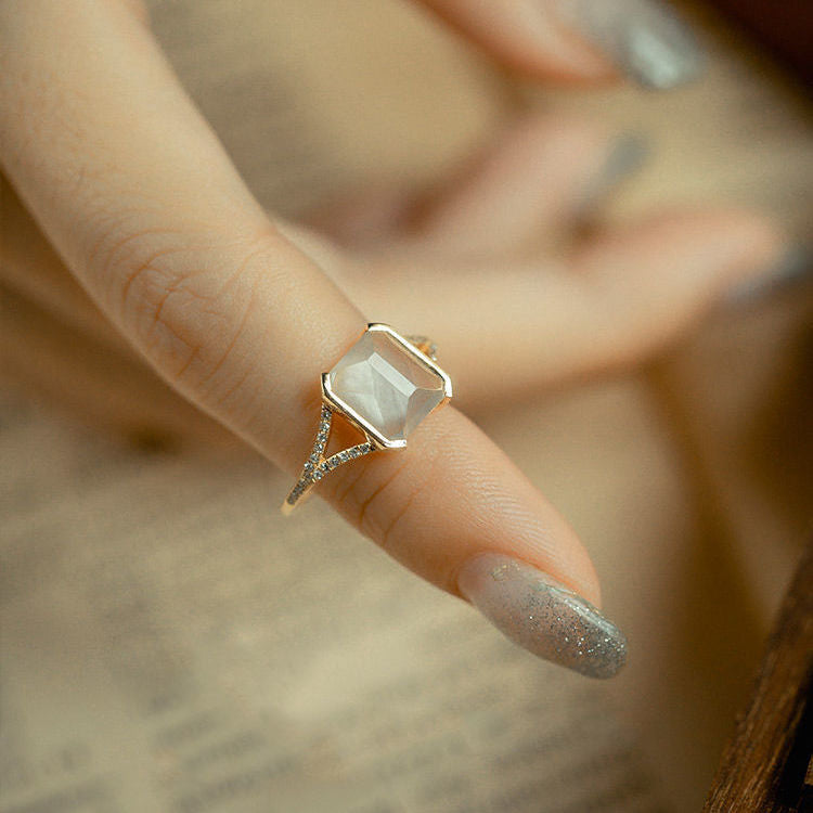 Y-Shaped White Ice Irregular Ring