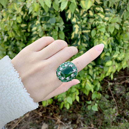 Luxurious Fugitive Forest Princess Solitaire Diamond Simulated Emerald Cluster Inlaid Green Nano Color Treasure Ring