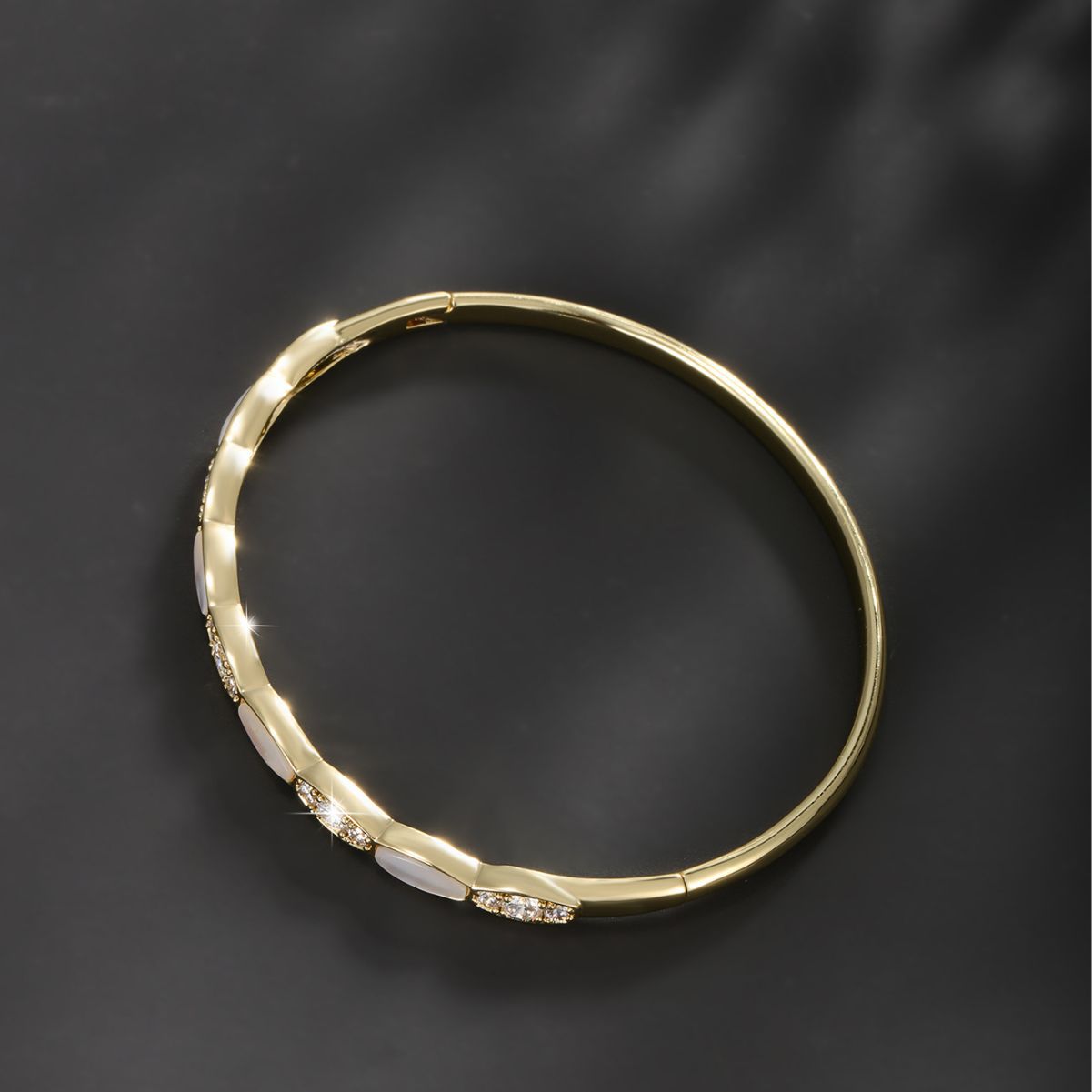 Simple and Stylish Geometric Mother-of-pearl Inlaid with Zirconium Bracelet