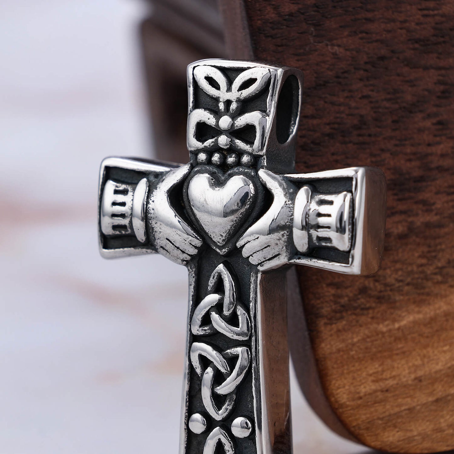 Vintage kink cross stainless steel pendant