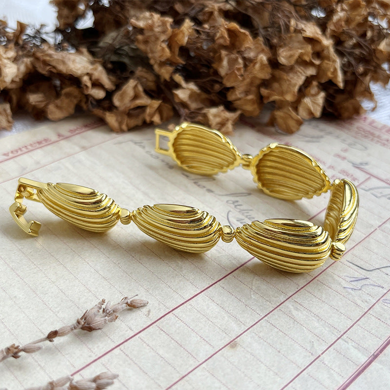 Solid gold sea shell bracelet