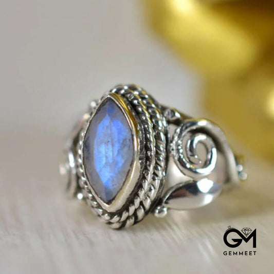 Beauty Rainbow Moonstone Vintage Ring