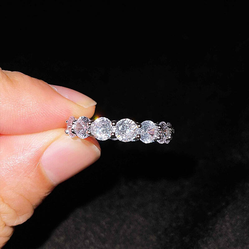 Women's Round Full Diamond Single Row Luxurious Engagement Ring