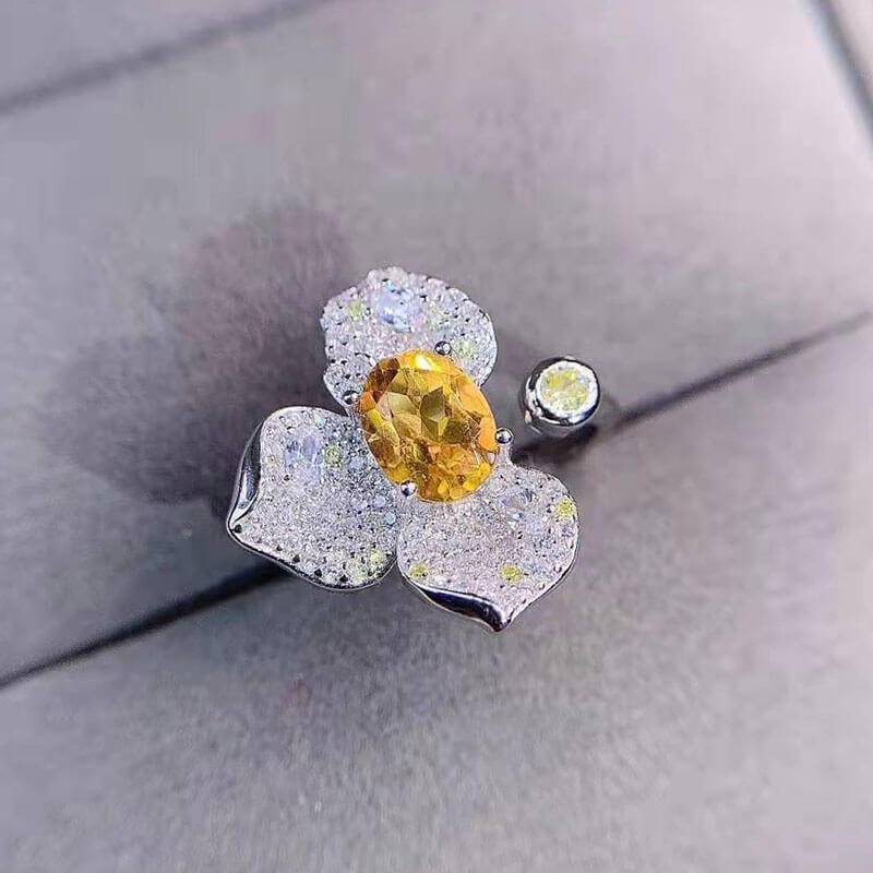 Light Luxury Micro-studded Three-leaf Flower Ring with Diamonds Red and Yellow Diamond Colored Jewel Ring