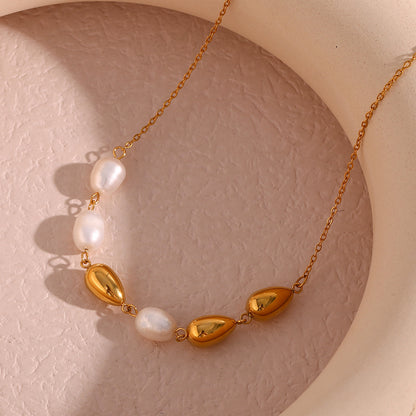 Drop Shaped Pearl Pendant Necklace