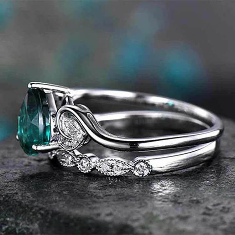 Water Drop Emerald With Zircon 2 Piece Ring Set