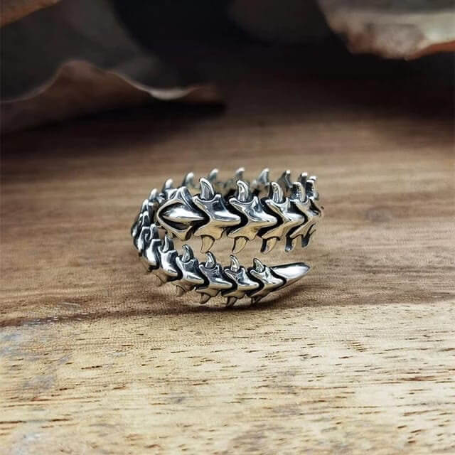 Gothic Punk Winding Centipede Ring