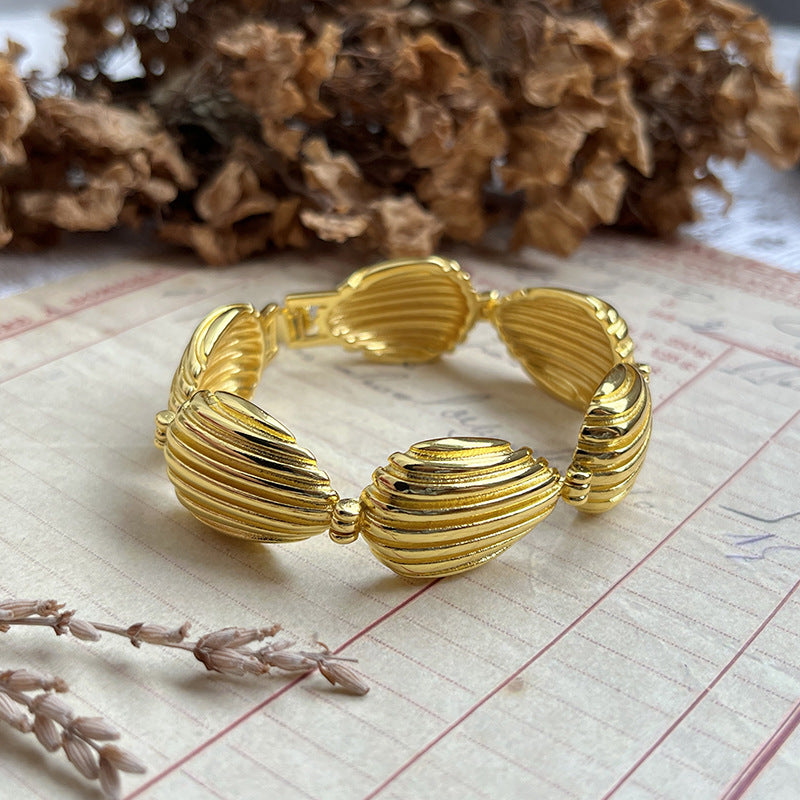 Solid gold sea shell bracelet