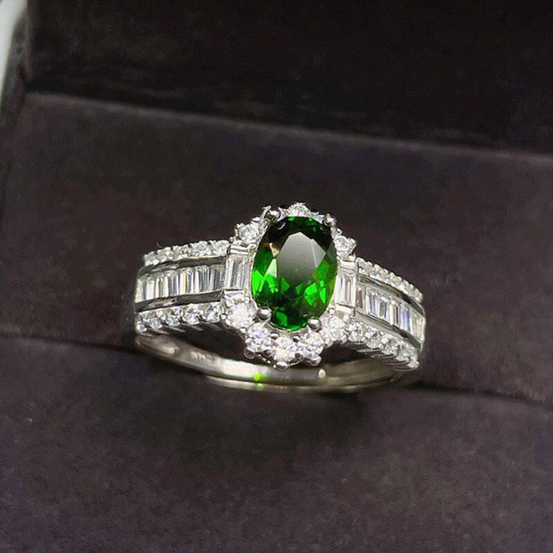 T Square Diamond Emerald Color Treasure Row Ring Imitation Natural Diopside Ring