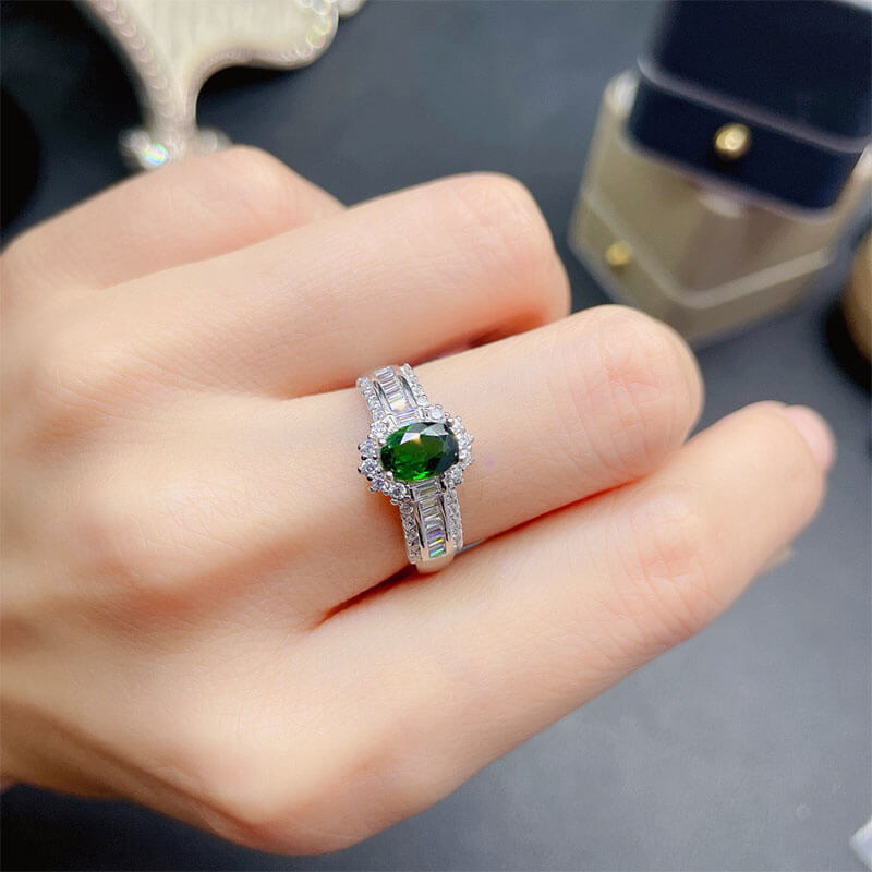 T Square Diamond Emerald Color Treasure Row Ring Imitation Natural Diopside Ring