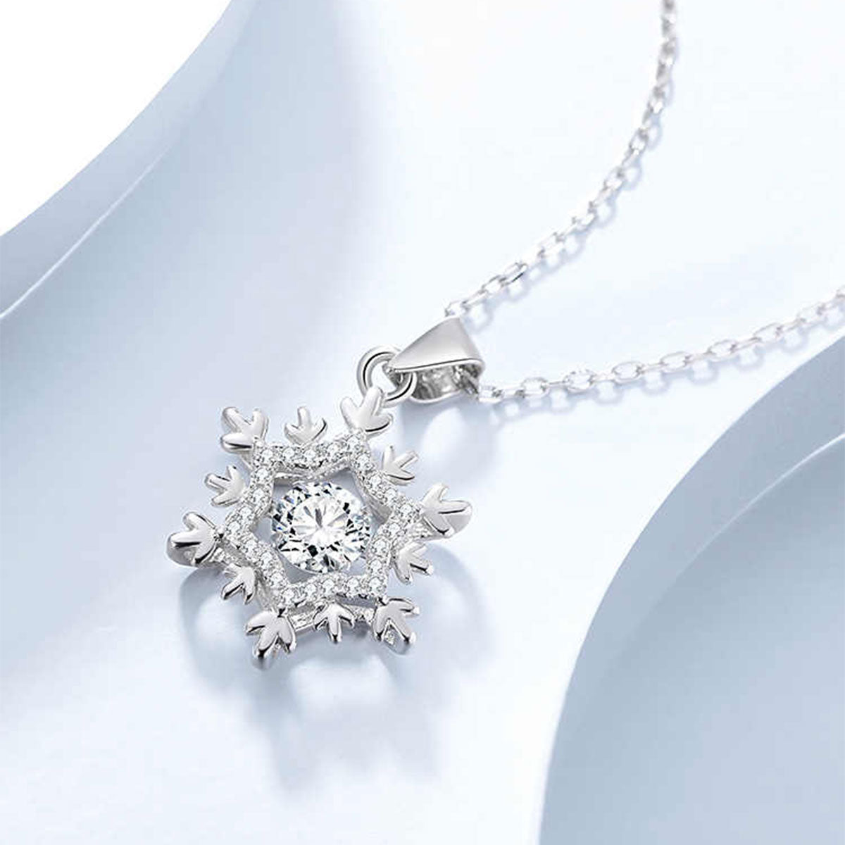 White Gold Snowflake Shape Beating Shinny Pendants Chains