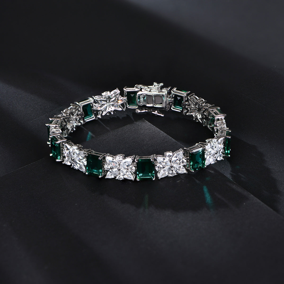 Sterling Silver Emerald Gem Retro Bracelet with Iris Stones