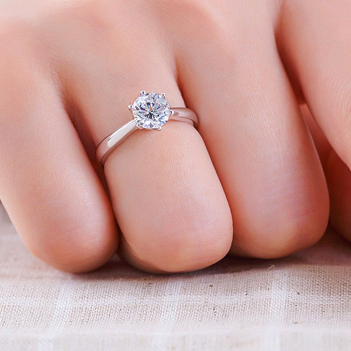 White Gold Prong Setting Engaement Moissanite Ring