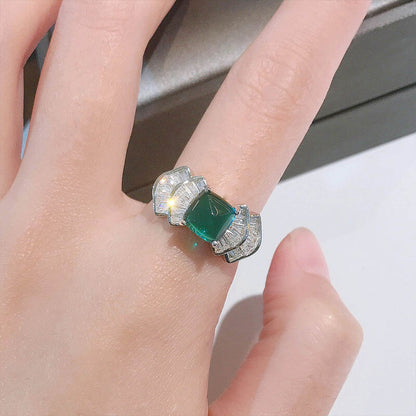 The New Imitation Natural Colombian Cultivated Emerald Sugar Tower Niche Design Light Luxury Color Treasure Ring