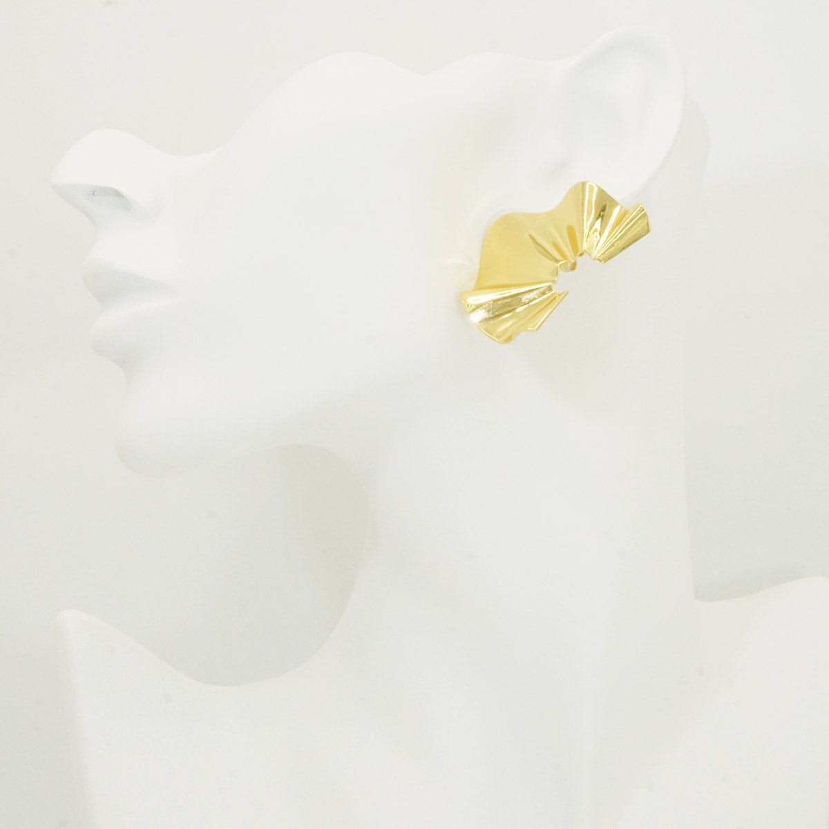 Flower Shape Wavy Textures Gold Stud Earrings