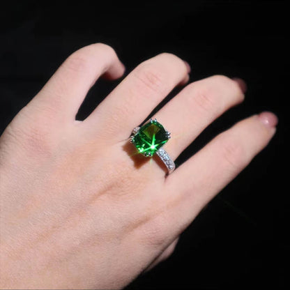 White Gold Bezel Setting Green Gem Retro Ring