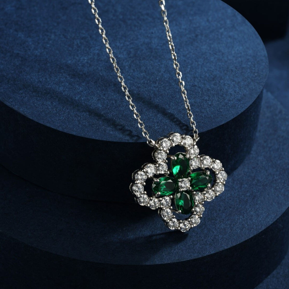 Hollow Four-leaf Clover Emerald Chain