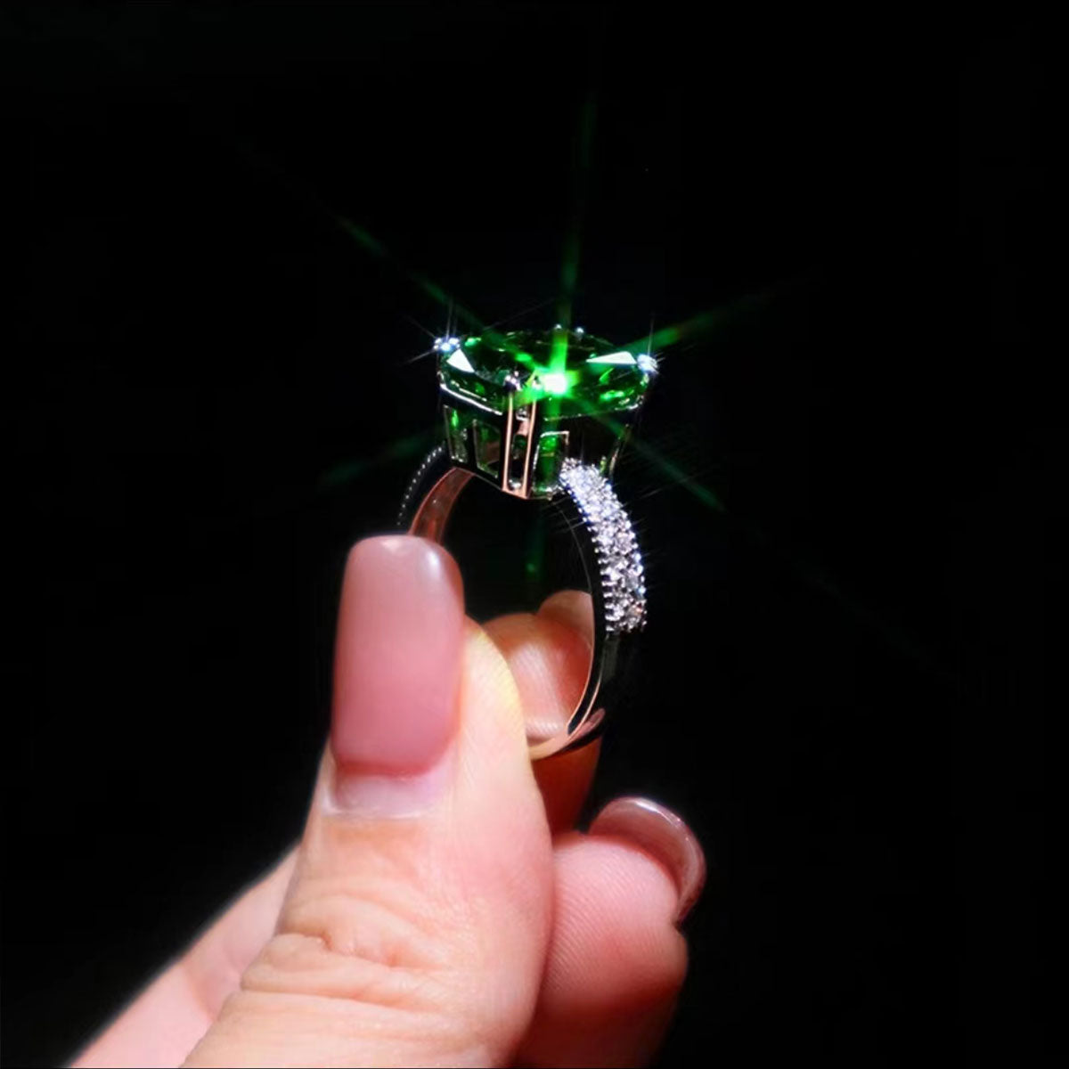 White Gold Bezel Setting Green Gem Retro Ring