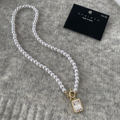 Superflash Zircon Pendant Pearl Buckle Necklace